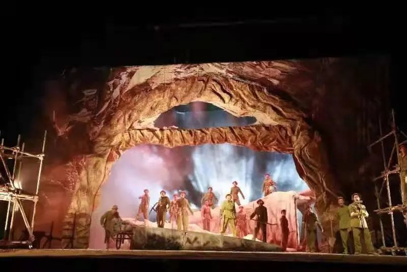 本周开演看铁道兵如何将铁路铺进林海雪原