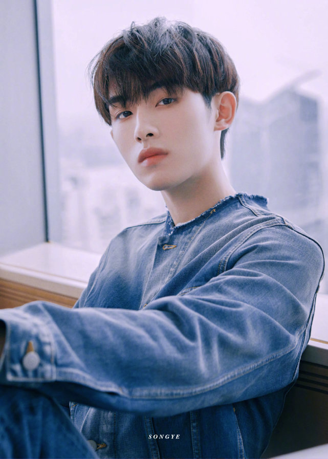 摘下口罩后的董思成好好看有被惊艳到又白又嫩又想rua