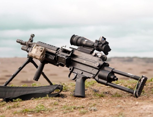 新弹链班用机枪普及装备:95班用机枪是否走了弯路?仍需时日检验