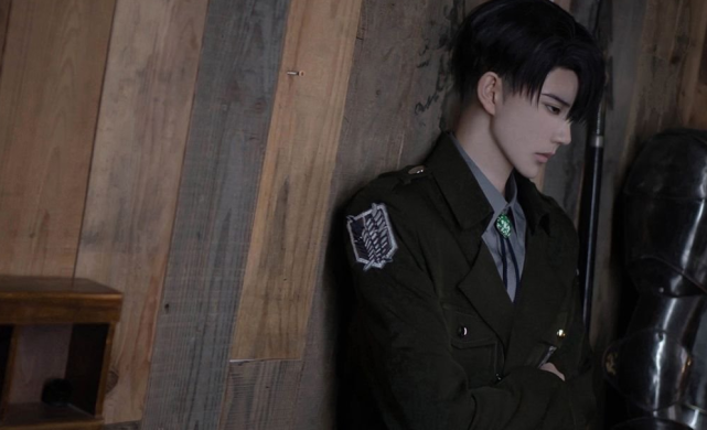 男装第一大佬熊祁出新作,白发造型帅出天际,却被质疑细节不走心