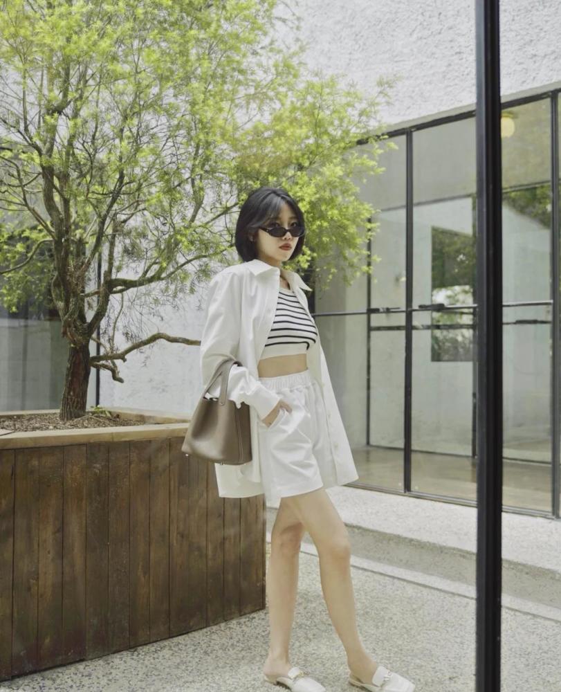 如果觉得一件单品不足以掩盖住我们梨形身材上的小缺点,不妨来试一试