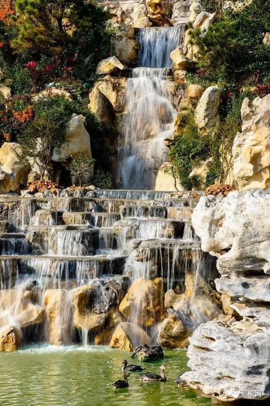 高州一奇石园林景区6万元 征集门口对联的上联,下联:天南独秀凤凰园