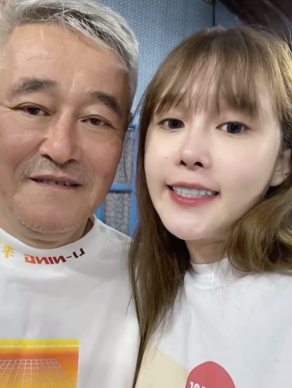 赵本山的女儿赵一涵小名叫妞妞,还有赵珈萱,球球这些名字.