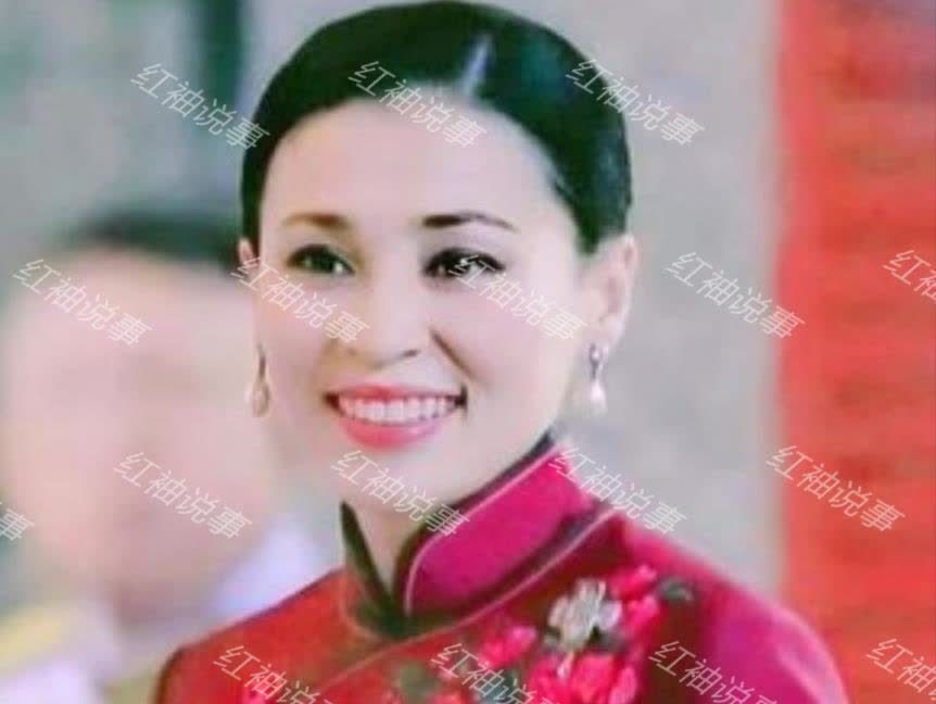 黑长直排行_轻松驾驭黑长直的明星,傅菁气场强,赵丽颖清纯,许佳琪半永久吧