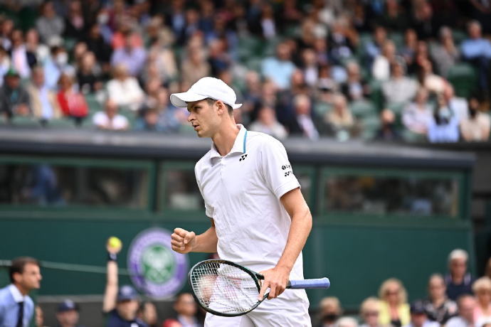 温网男单四强出炉费德勒吞蛋出局无缘冲冠德约第20冠近在咫尺