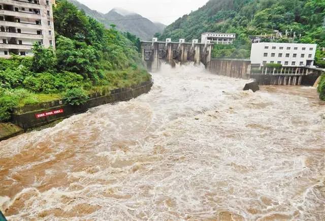 連發兩道洪水預警強降雨導致渝東北多條河流漲水