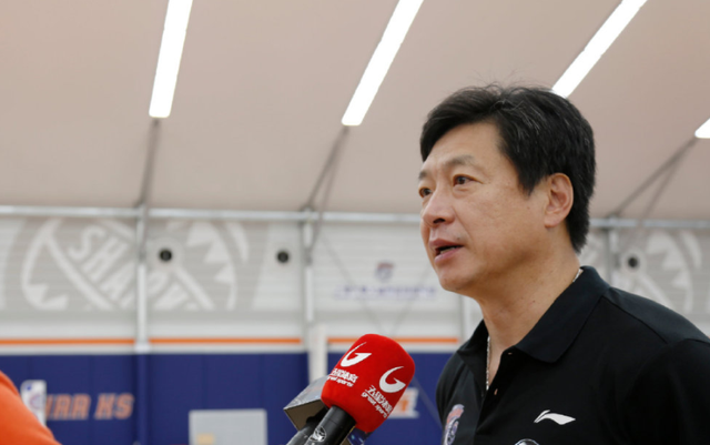 上海男篮 李春江上海男篮主帅首秀！挑战CBA大黑马 王哲林正式亮相