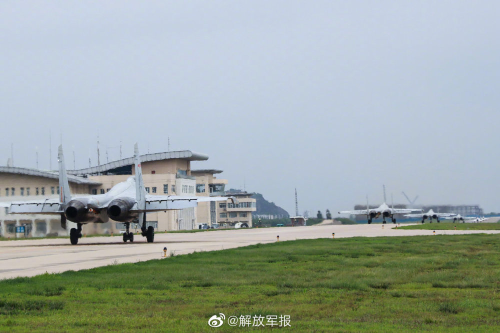 山西长治海军航空大学图片