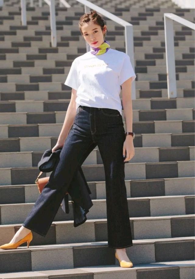 普通的牛仔裤穿出时尚感,是讲究搭配技巧的!3种穿法轻松变时髦