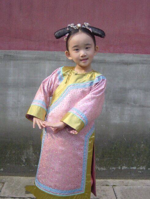 她在《甄嬛传》饰演孙俪的女儿"胧月",如今长大真是美出星界_腾讯新闻