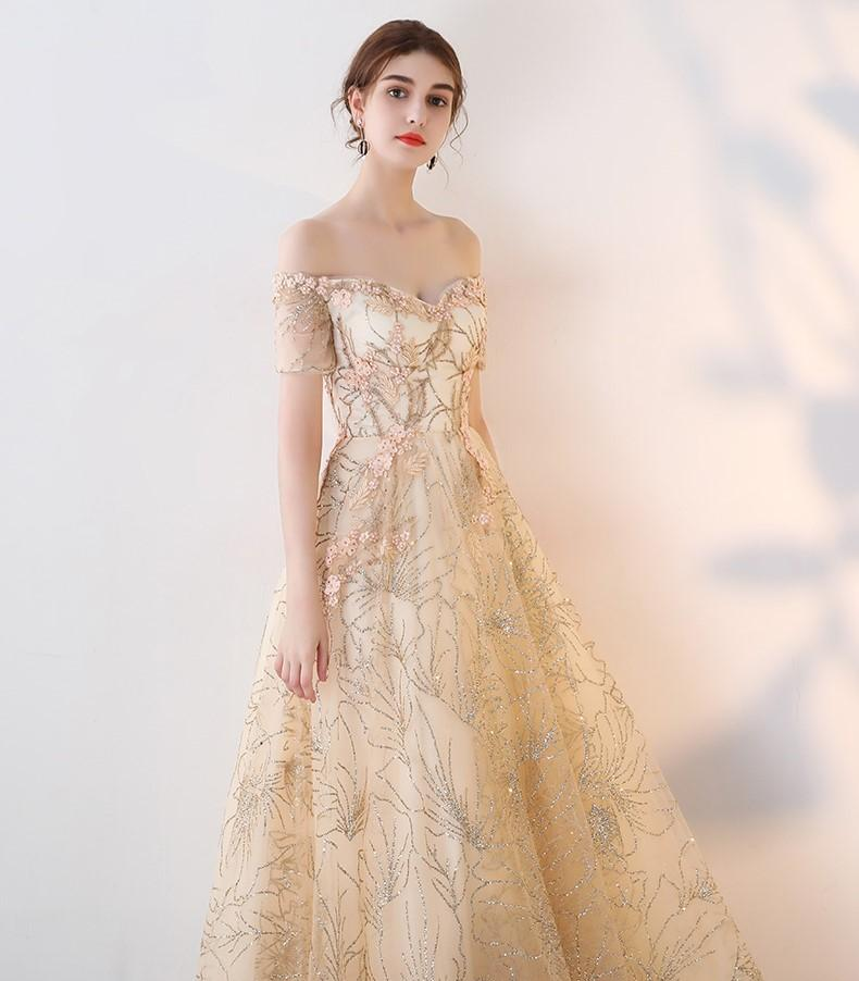 张雨绮太敢穿,一袭深v金色长裙美艳霸气,"女王范"舍我其谁!