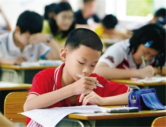 小学生手改成绩变 98分 妈妈一眼发现端倪 整张试卷都是打叉 腾讯新闻