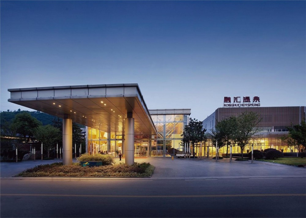 (重庆融汇温泉城实景图)