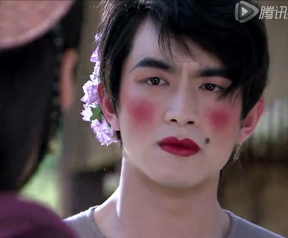 当男演员穿上女装,弄好了是雌雄莫辨,弄不好就是奇葩乱斗_腾讯新闻