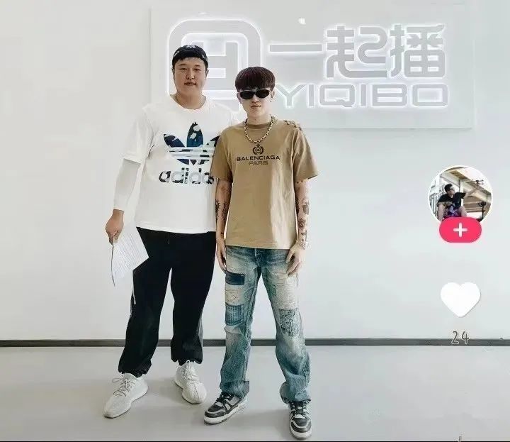 小伊伊宣布首秀日期牌牌琦怀抱女儿露纹身新增双花臂兮妹晒娃