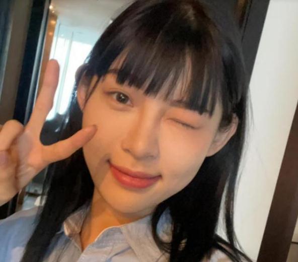 痞幼模仿安安教练给粉丝上课首次尝试高跟短裙机车女神风格骤变