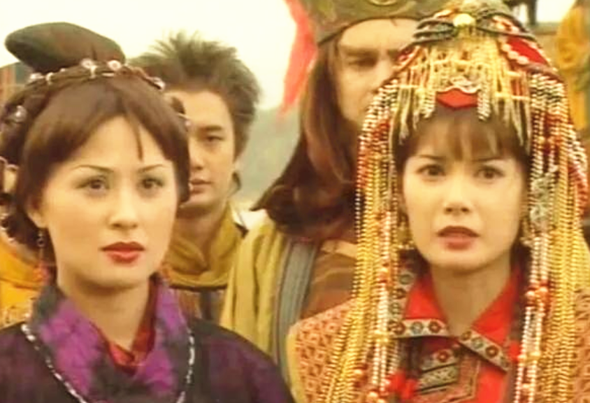 江欣燕晒三代同堂合影与妹妹江希文长相相似曾在戏中演母女