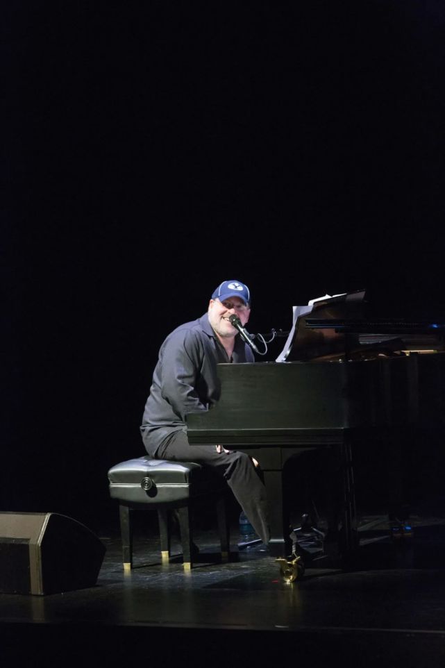 早在上世纪80年代"野角叔"弗兰克·维尔德霍恩(frank wildhorn)就已经