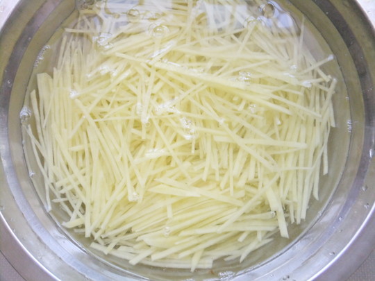 夏季开胃菜凉拌土豆丝清脆爽口酸爽开胃