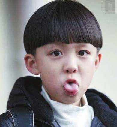 他3岁进了娱乐圈,后来出演了文章的儿子而走红,现已大变样