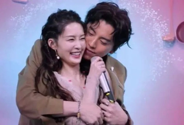 王大陆给李沁打电话你喜不喜欢我啊李沁你一定要今天表白吗