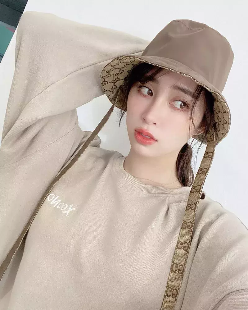 欧阳妮妮电话讲一半手脱臼.(取材自撷自欧阳妮妮instagram)