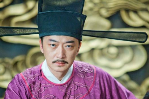 李从珂立下汗马功劳,但他毕竟是养子身份,虽然李嗣源非常疼爱他,在有