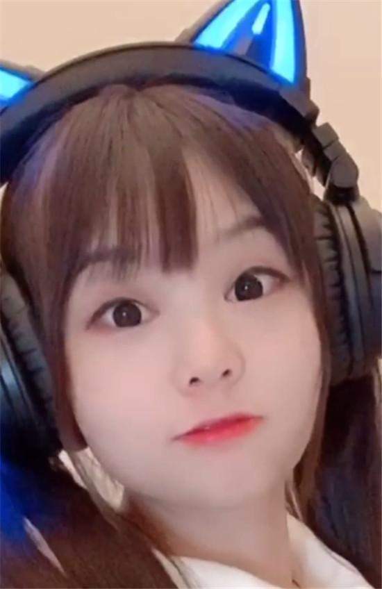 火线妹赔偿100w后续连夜坐火车赶回老家筹钱闺蜜自责痛哭