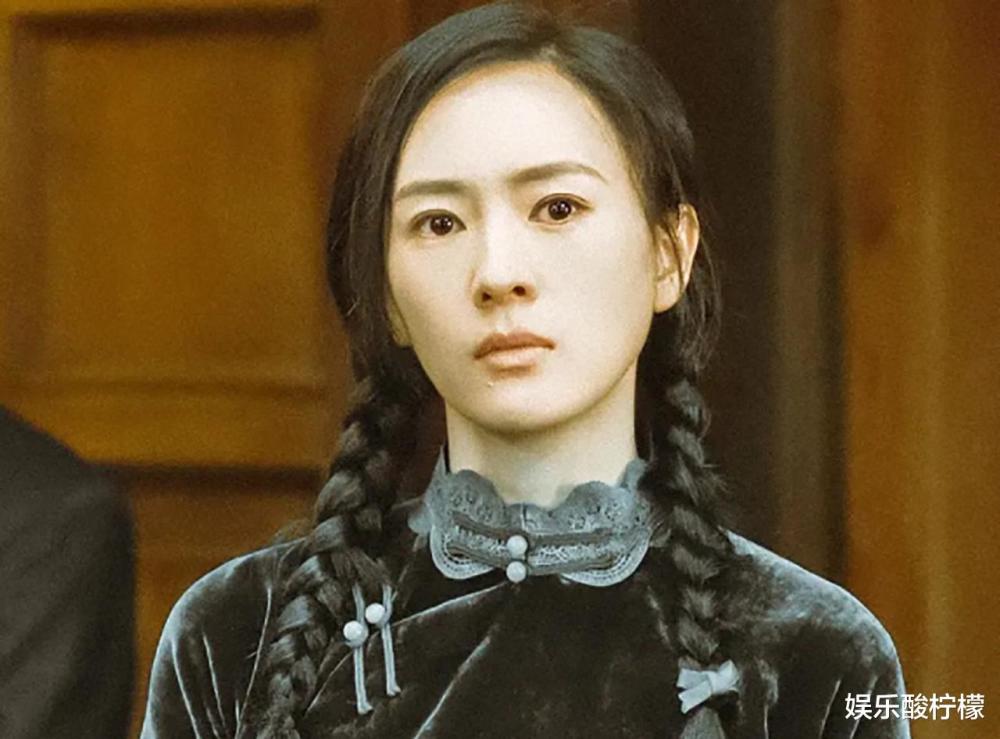 而演员童瑶就更不用多说了,无论是《大江大河》里的宋运萍,还是《三十