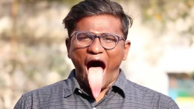 印度男子成为世界上舌头最长的人长舌除了打破纪录还能干很多奇怪的事