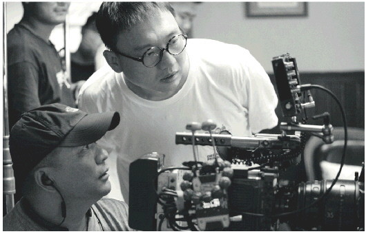 周游接手时,编剧李晓明,秦雯,陈婷已经有了一稿剧本.