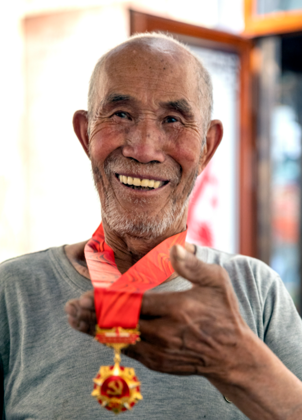 忆峥嵘岁月励时代新人