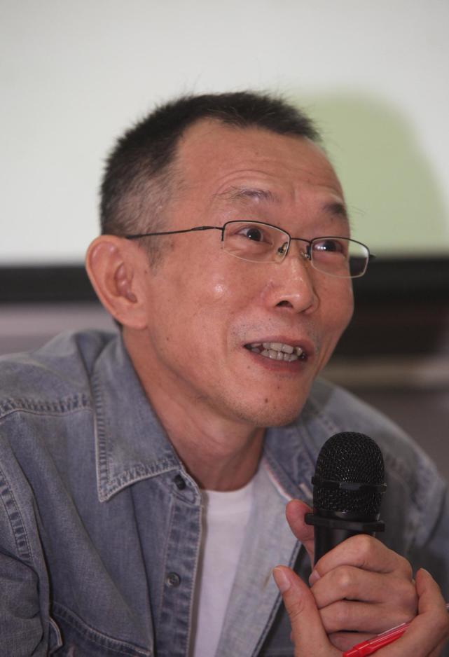 黄灿然:要少谈别人,少回忆过去,多自省