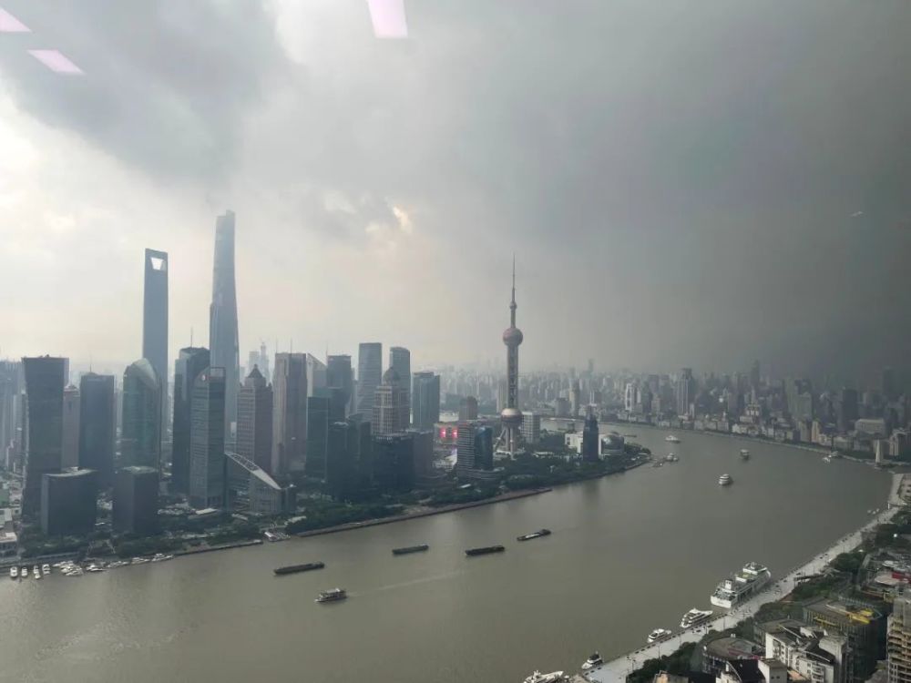 上海暴雨(上海暴雨+雷电+台风三预警高挂)