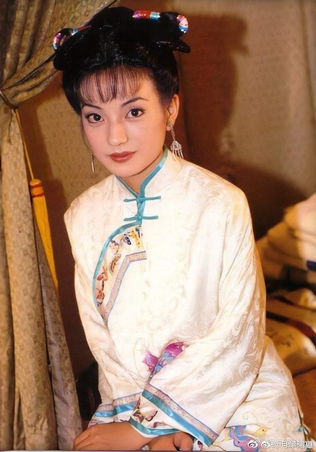 还珠格格当年的开机合影!主演们人设都塌了,只有容嬷嬷一股清流