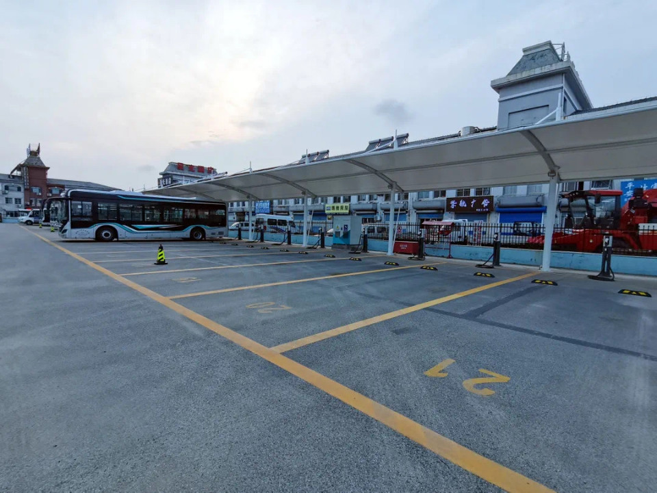 文登区四大公交充电场站助力绿色公交畅跑新农村