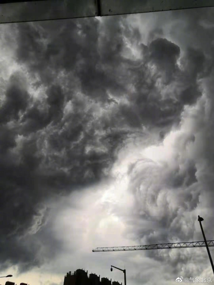 视频风雨交加北京雷阵雨来了