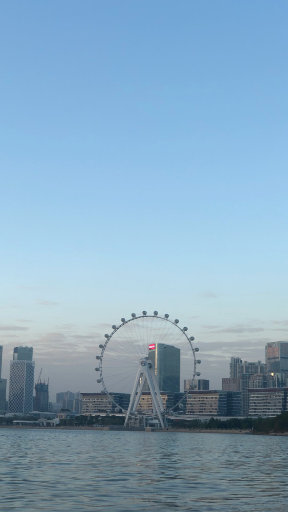 深圳前海湾海边公园是拍摩天轮和看日落的好去处