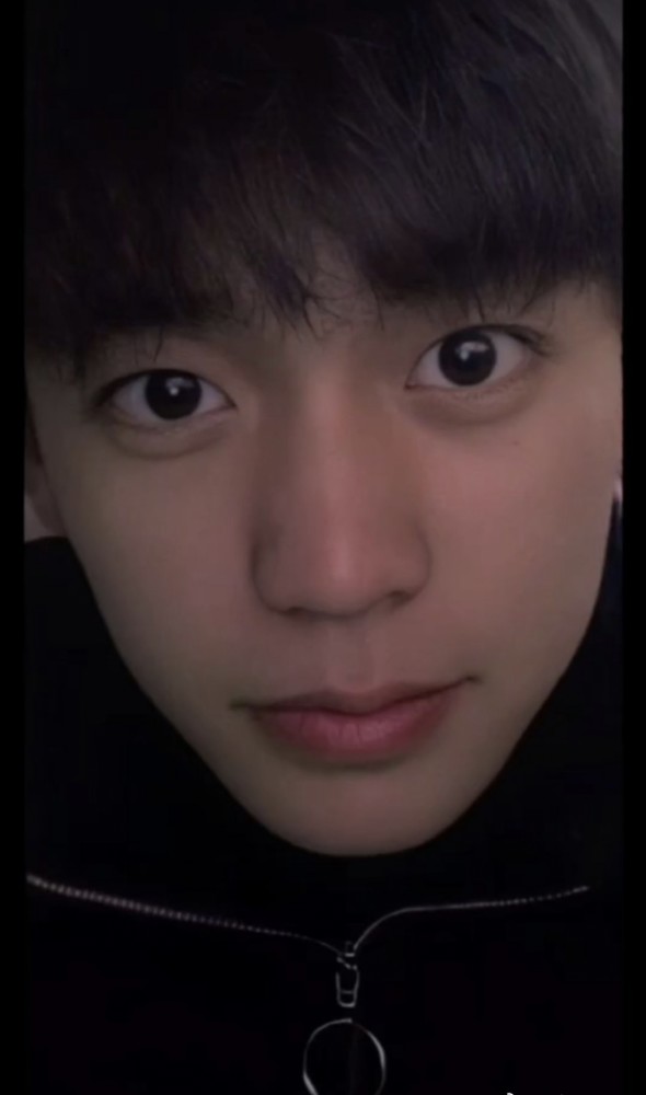 手机壁纸余庆伟yyds