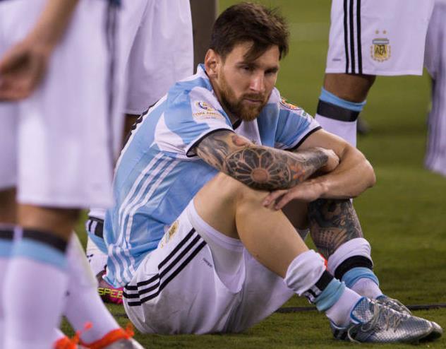 从2007年到2016年,梅西在3次美洲杯决赛都无缘冠军,同时没有进球没有