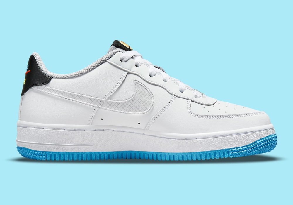 af1篮球图案球鞋配合浅蓝色外底呈现出独特的清新风格