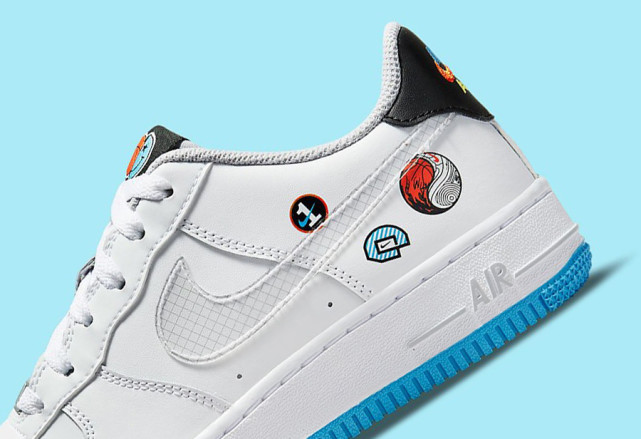 af1篮球图案球鞋配合浅蓝色的外底呈现出独特的清新风格