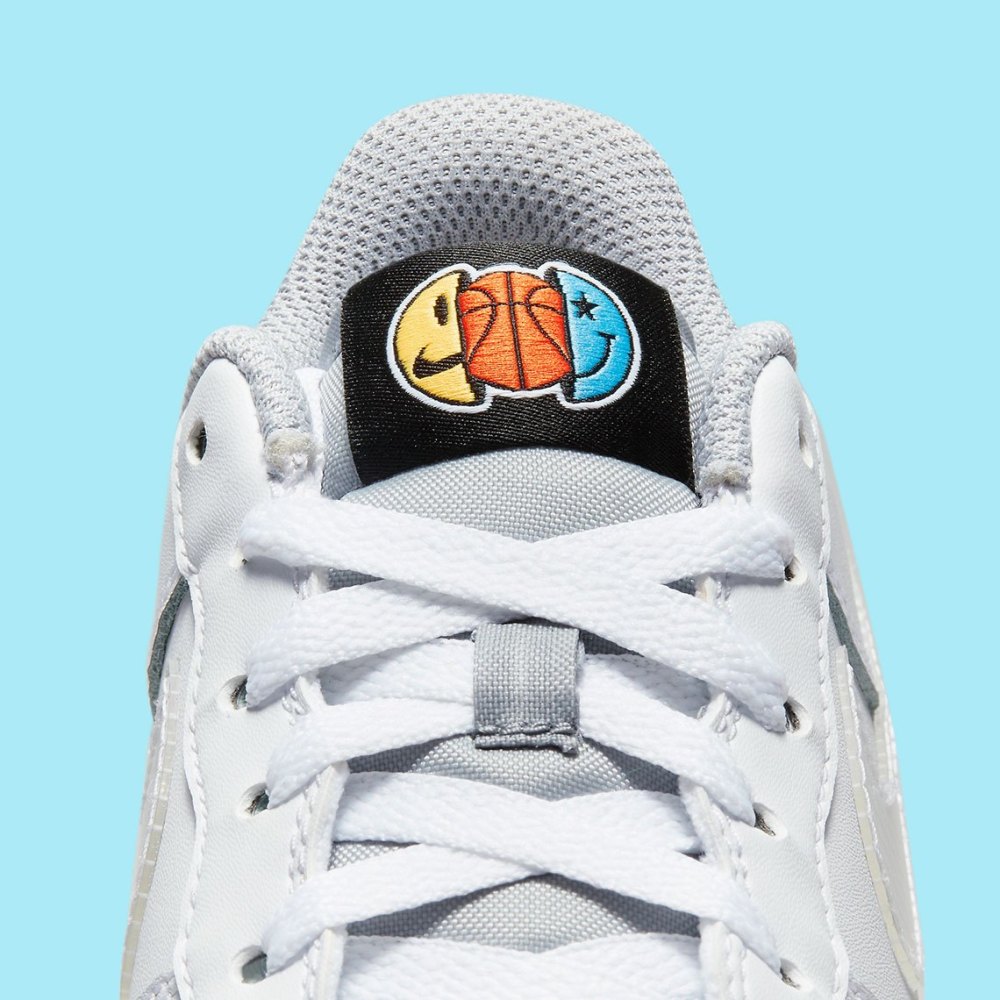 af1篮球图案球鞋配合浅蓝色外底呈现出独特的清新风格