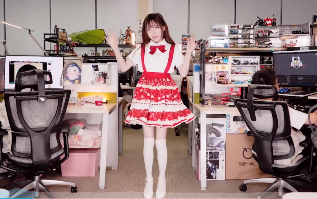 各大官号纷纷以"宅舞"吸引用户,好似成了一种趋势,这一切都要归功于"