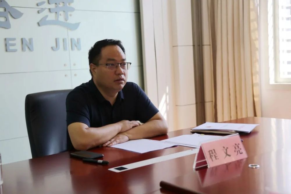 程文亮在充分肯定各部门上半年成绩的同时,要求各部门高度重视排名靠