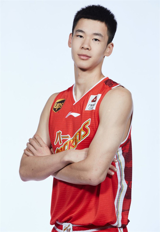 郭昊文宣布退出今年nba选秀,并直言国内球员的两大弊端