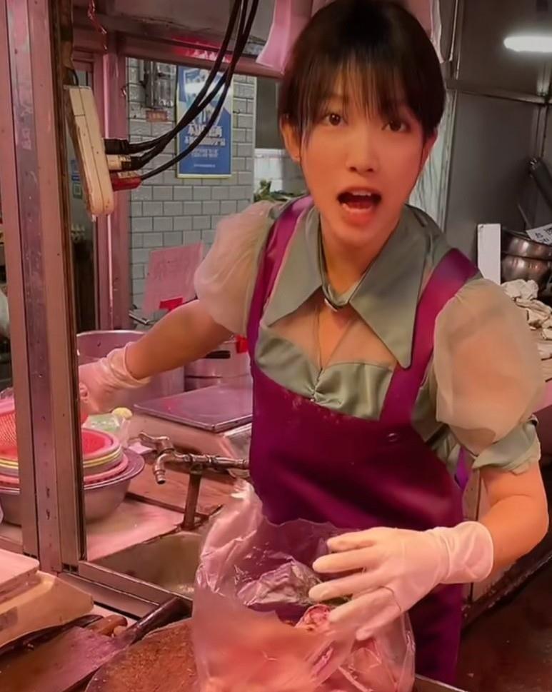 广西93年猪肉妹走红自己打拼网友问她在南宁什么地方