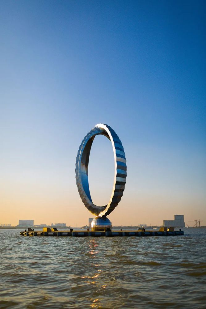 搭乘t1中运量,可以去临港的哪些景点?