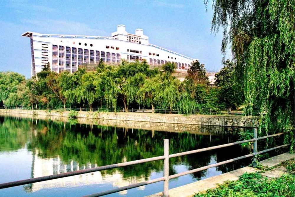 中国十大军校排行榜_致敬经典|中国著名十大军事院校!