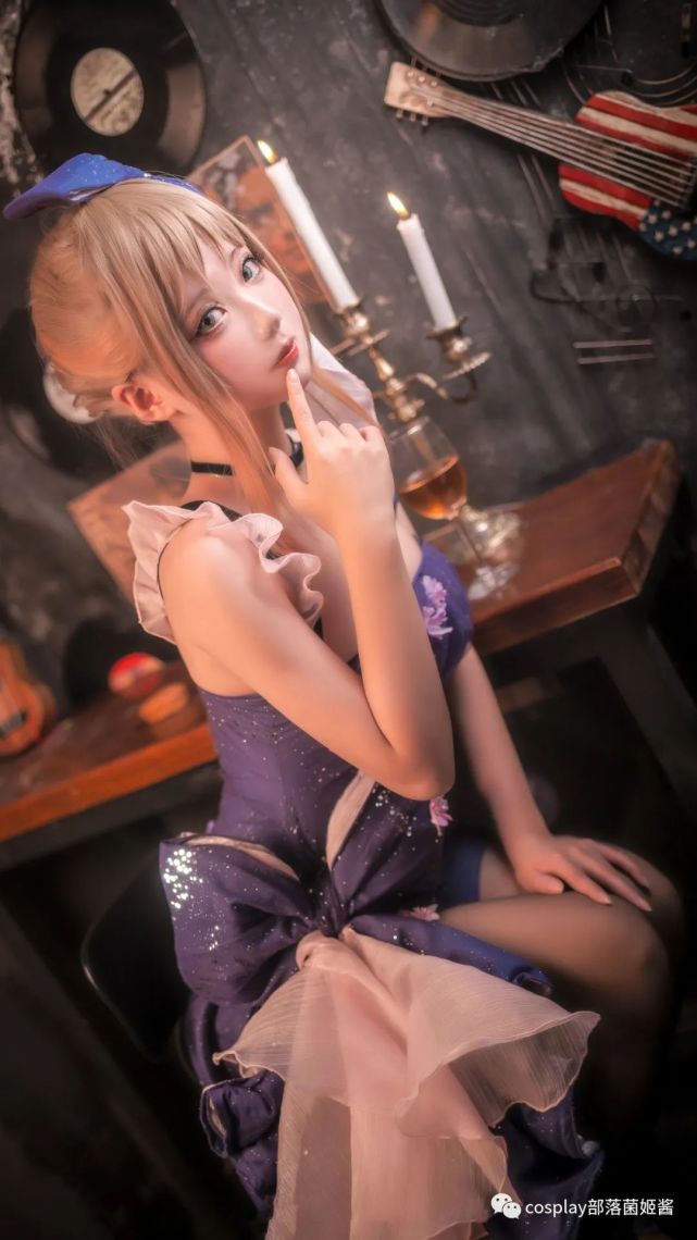 cos:少女前线软妹k2黎明之前礼服cos正片@莉莉娅